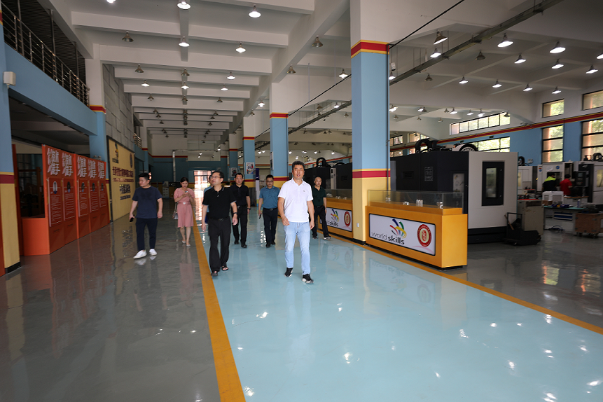 株洲市总工会副主席刘必林一行来开元平台调研