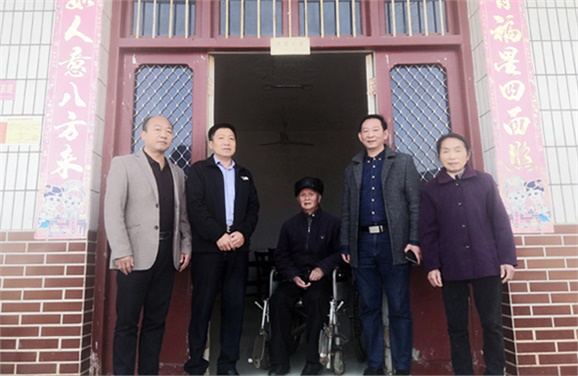 开元平台党委到扶贫村开展“五查五看”大走访活动